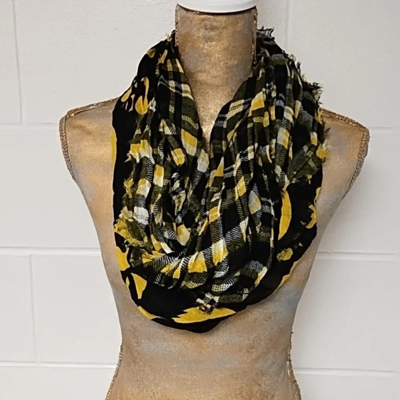 Iowa Hawekey Infinity Scarf - Picture 5 of 5